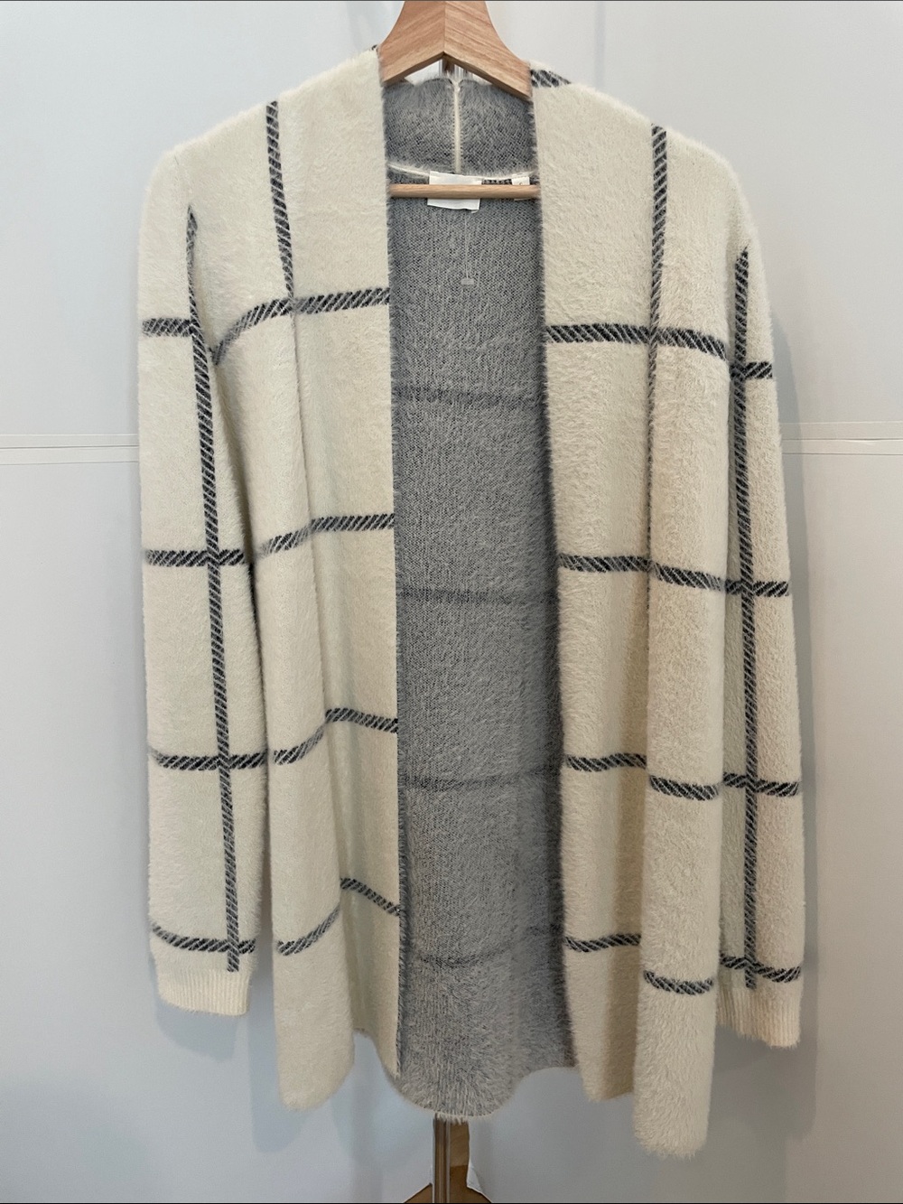 Women’s Cyrus Cream Striped Cardigan. Size Small. NWT